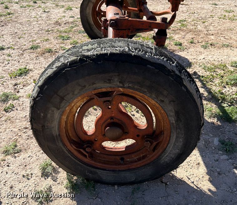 image for item DX5876 Farmall 560 tractor