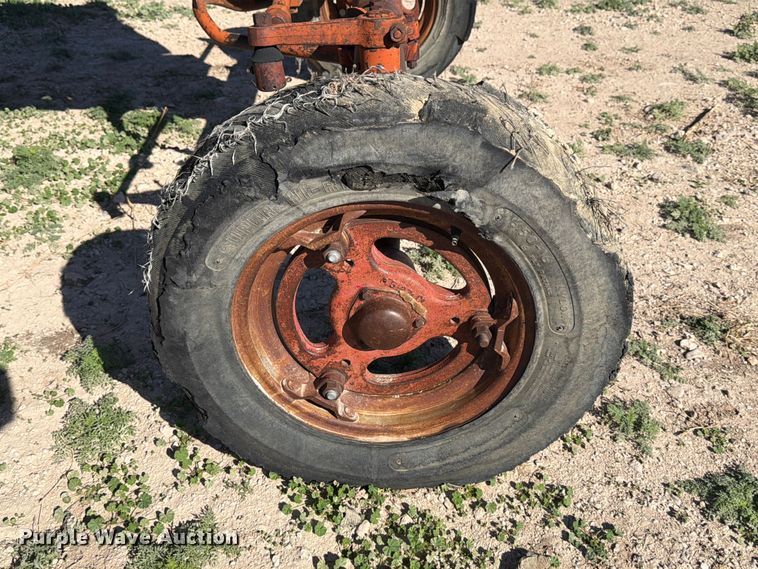 image for item DX5876 Farmall 560 tractor