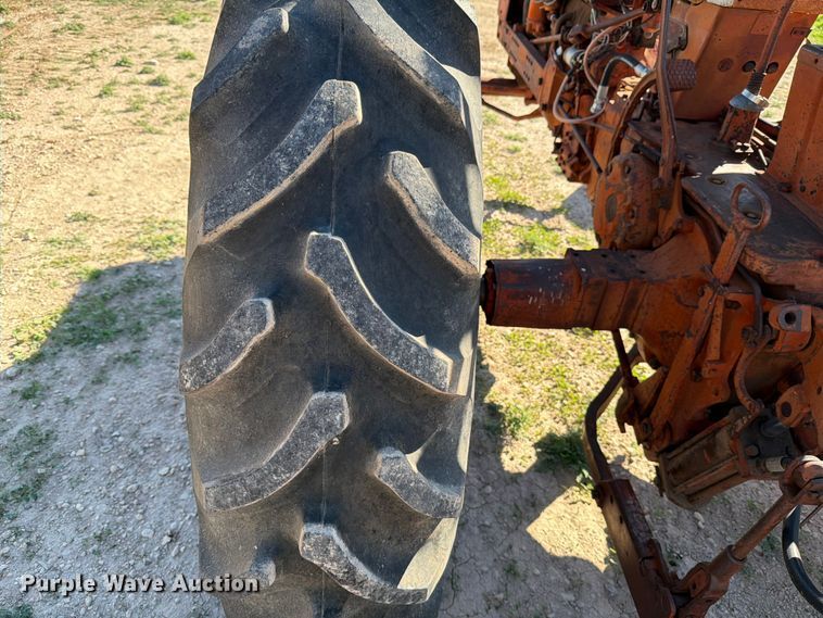 image for item DX5876 Farmall 560 tractor