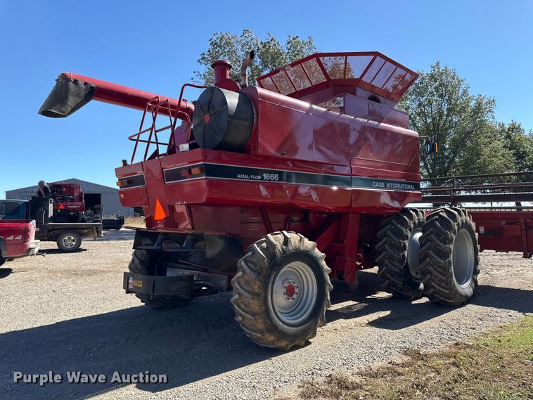 image for item DY8318 1993 Case IH 1666 RWA combine
