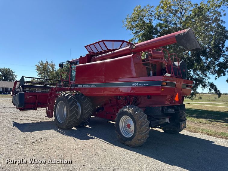 image for item DY8318 1993 Case IH 1666 RWA combine