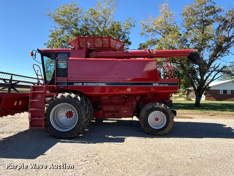 image for item DY8318 1993 Case IH 1666 RWA combine