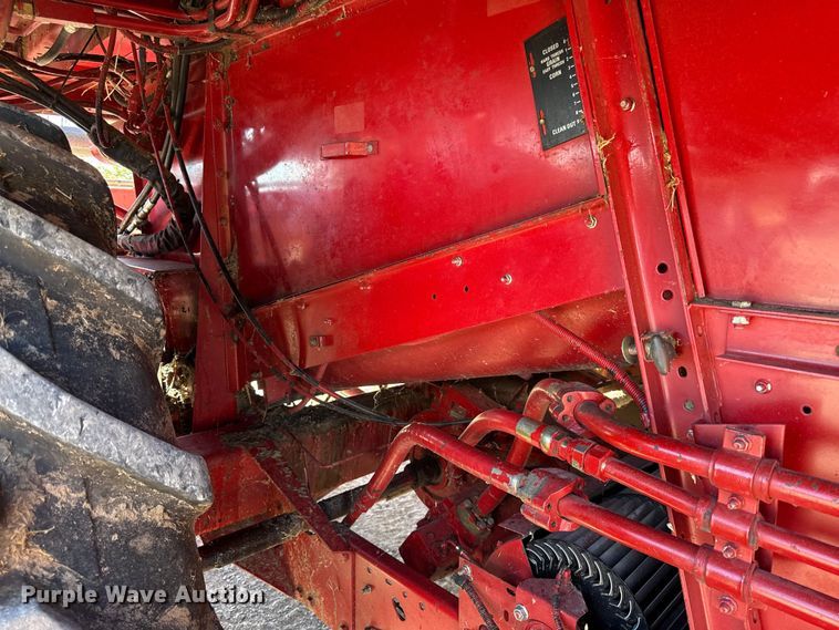 image for item DY8318 1993 Case IH 1666 RWA combine