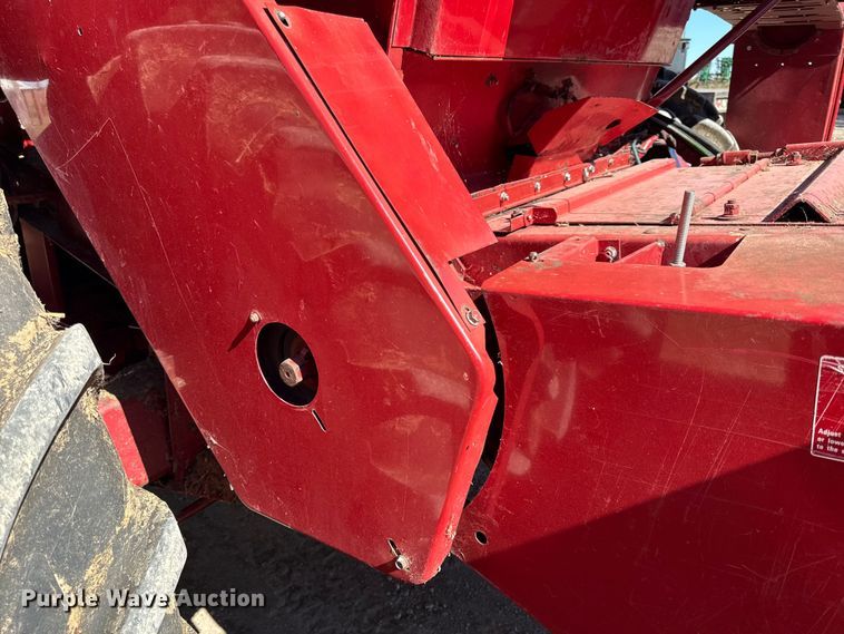 image for item DY8318 1993 Case IH 1666 RWA combine