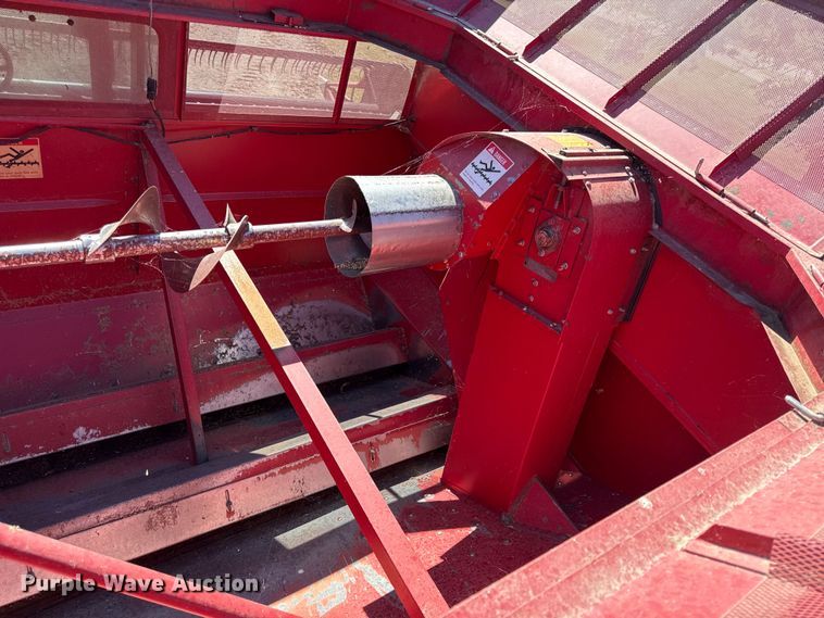 image for item DY8318 1993 Case IH 1666 RWA combine