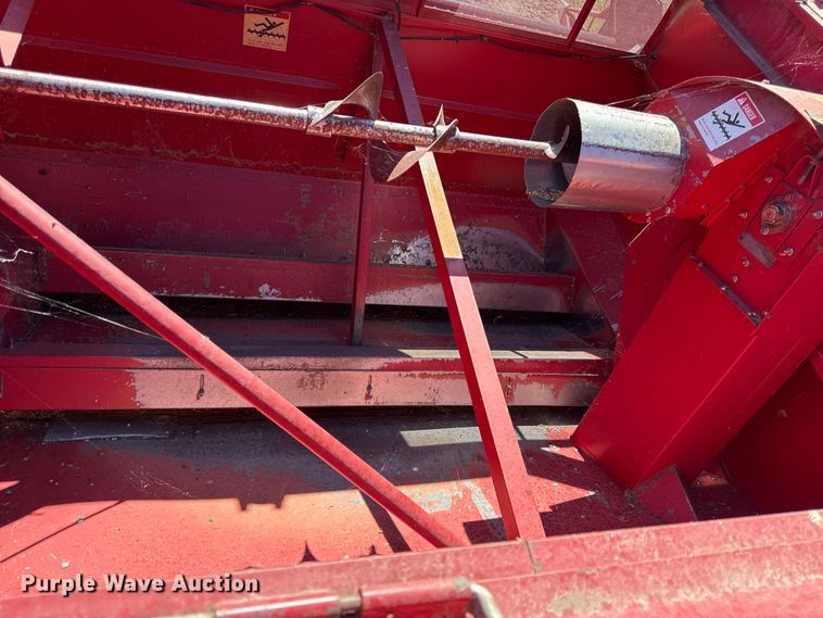 image for item DY8318 1993 Case IH 1666 RWA combine