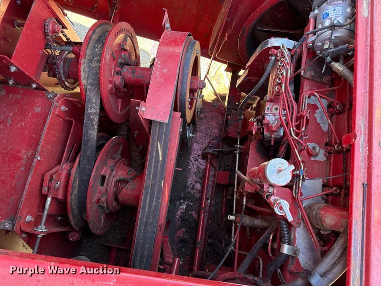 image for item DY8318 1993 Case IH 1666 RWA combine