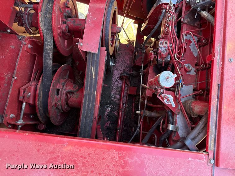 image for item DY8318 1993 Case IH 1666 RWA combine