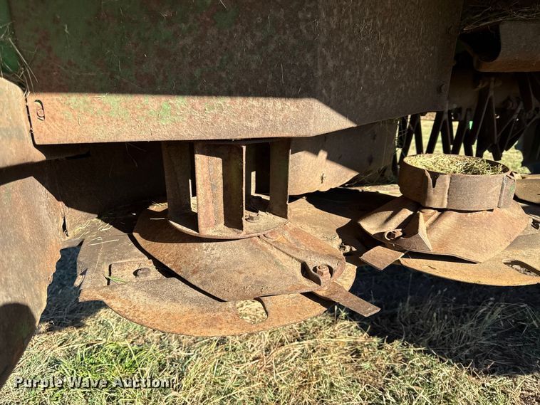 image for item DY8323 2007 John Deere 4995 swather / windrower