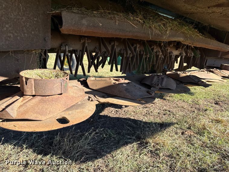 image for item DY8323 2007 John Deere 4995 swather / windrower