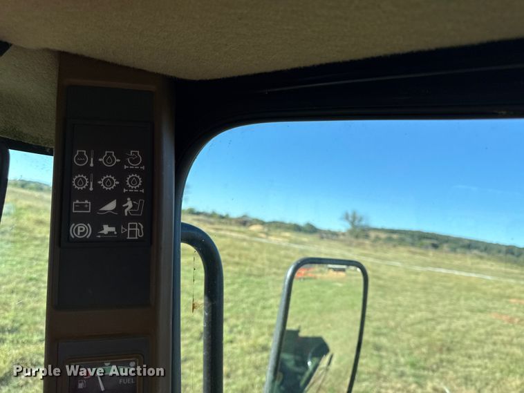 image for item DY8323 2007 John Deere 4995 swather / windrower