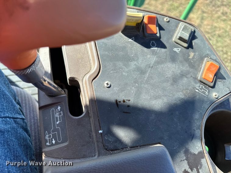 image for item DY8323 2007 John Deere 4995 swather / windrower