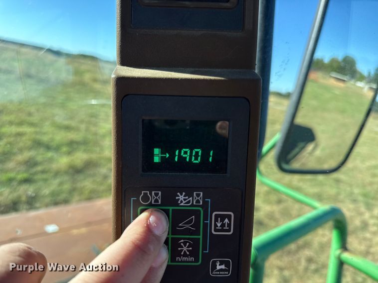 image for item DY8323 2007 John Deere 4995 swather / windrower