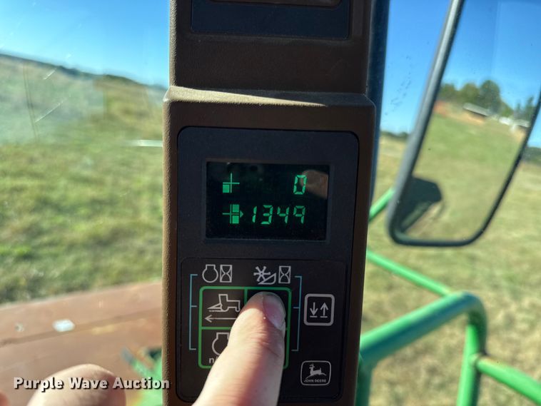 image for item DY8323 2007 John Deere 4995 swather / windrower