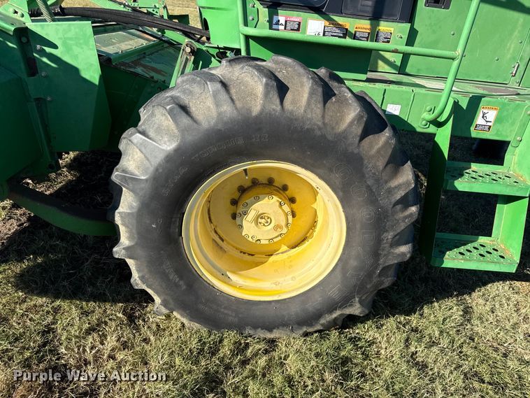 image for item DY8323 2007 John Deere 4995 swather / windrower