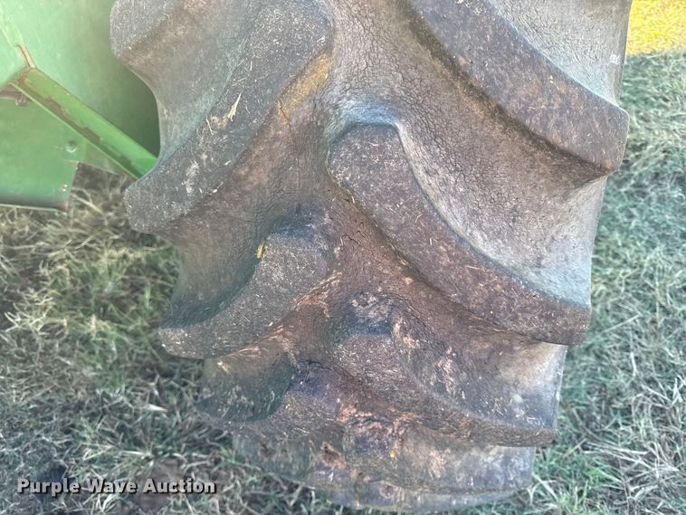 image for item DY8323 2007 John Deere 4995 swather / windrower