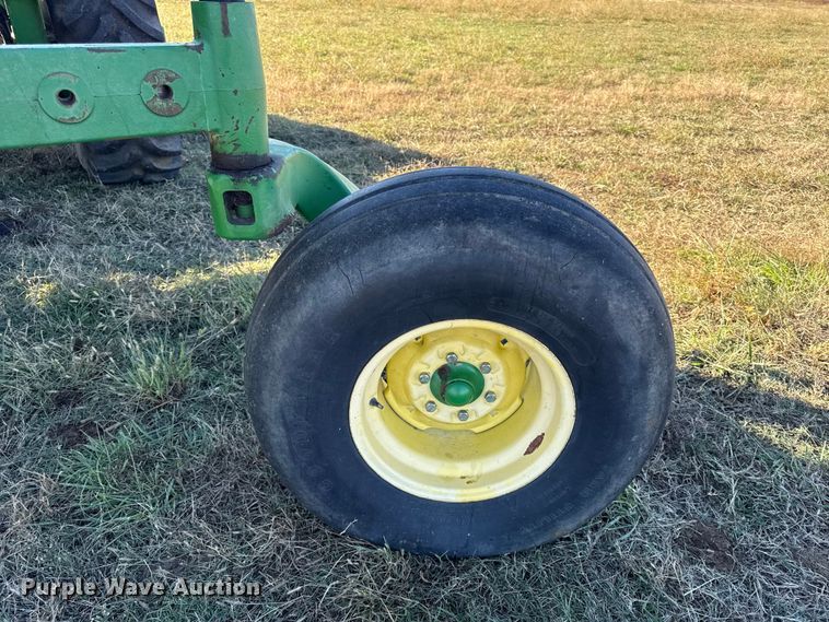 image for item DY8323 2007 John Deere 4995 swather / windrower