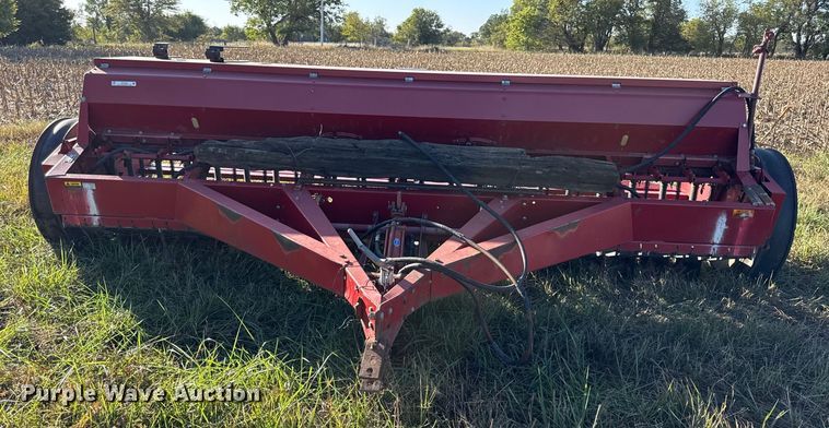 image for item DY8330 International 5100 grain drill