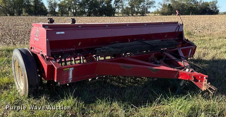 image for item DY8330 International 5100 grain drill