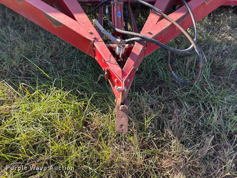 image for item DY8330 International 5100 grain drill