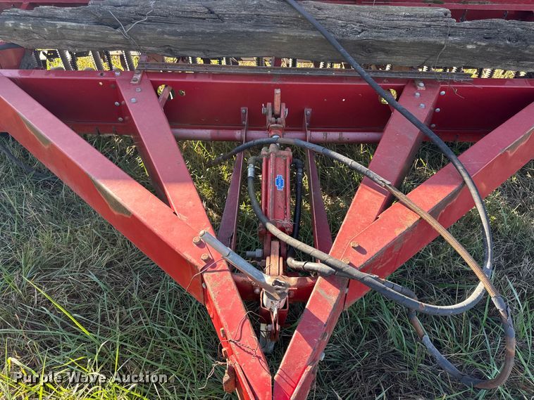 image for item DY8330 International 5100 grain drill