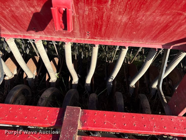 image for item DY8330 International 5100 grain drill
