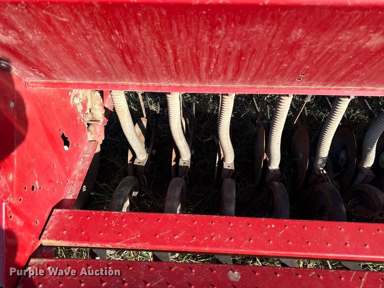 image for item DY8330 International 5100 grain drill