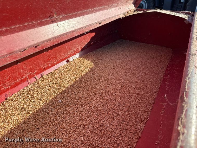 image for item DY8330 International 5100 grain drill