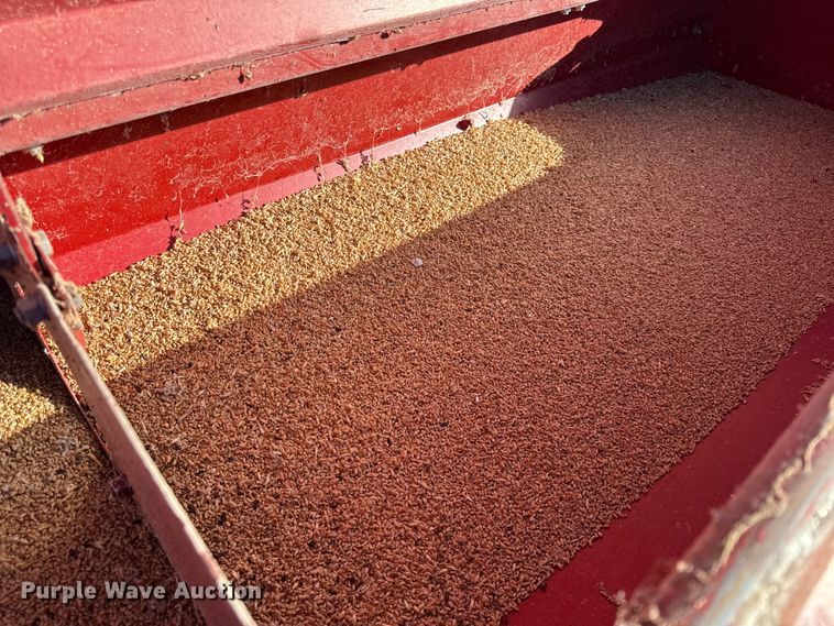 image for item DY8330 International 5100 grain drill