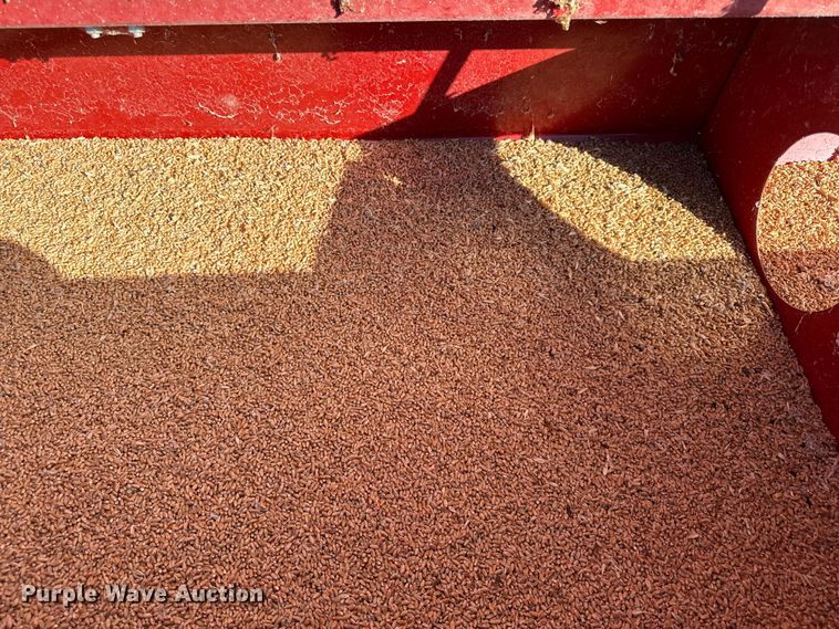 image for item DY8330 International 5100 grain drill