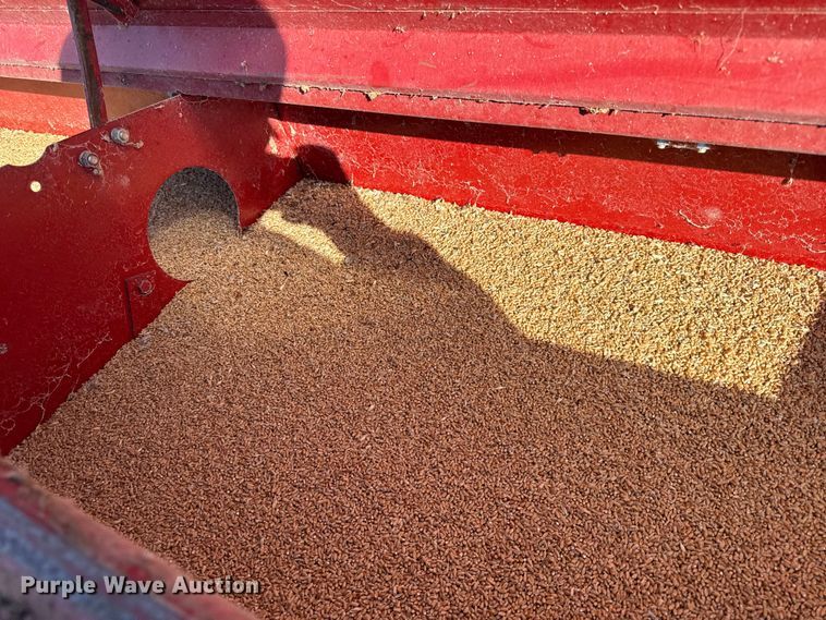 image for item DY8330 International 5100 grain drill