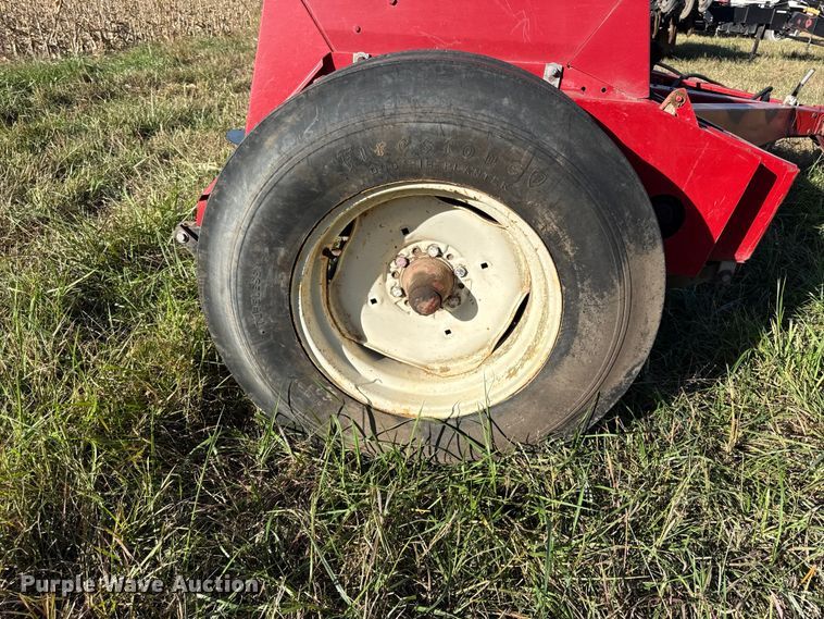 image for item DY8330 International 5100 grain drill