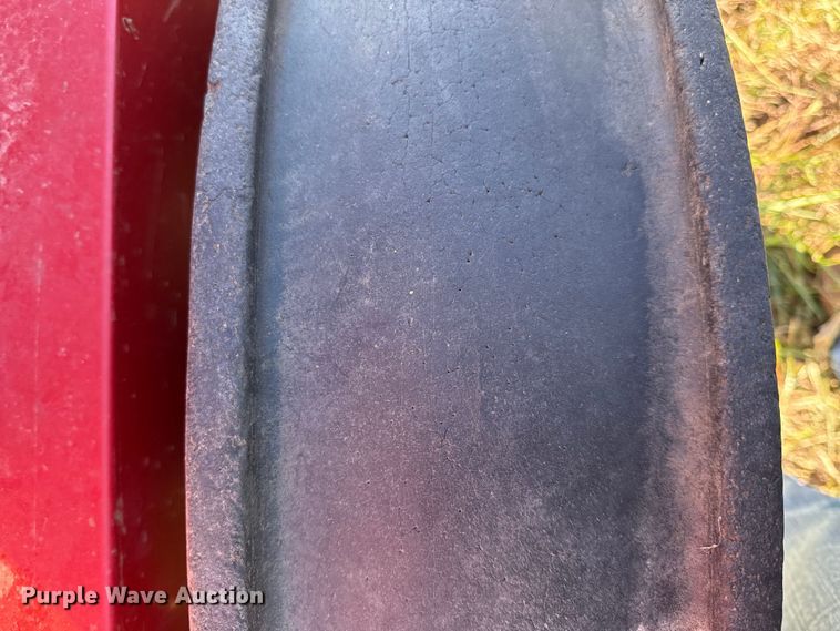 image for item DY8330 International 5100 grain drill