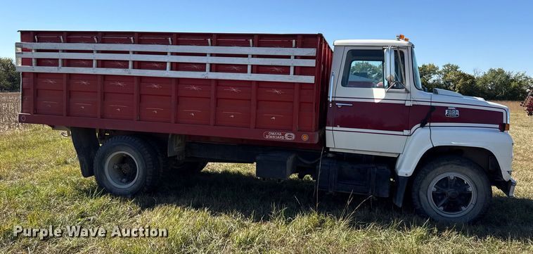 image for item DY8332 1982 Ford F7000 grain truck