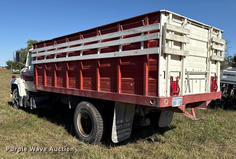 image for item DY8332 1982 Ford F7000 grain truck