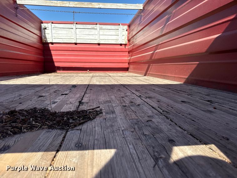 image for item DY8332 1982 Ford F7000 grain truck