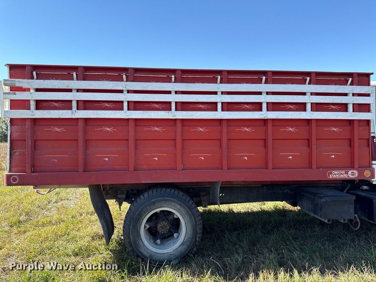 image for item DY8332 1982 Ford F7000 grain truck