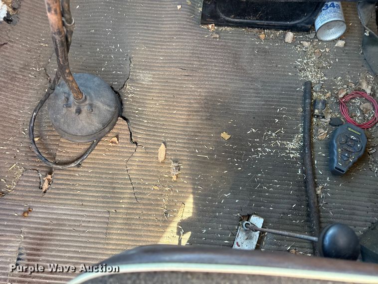 image for item DY8332 1982 Ford F7000 grain truck