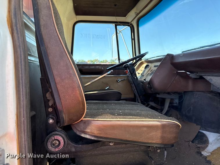 image for item DY8332 1982 Ford F7000 grain truck
