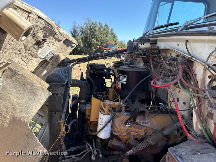 image for item DY8332 1982 Ford F7000 grain truck