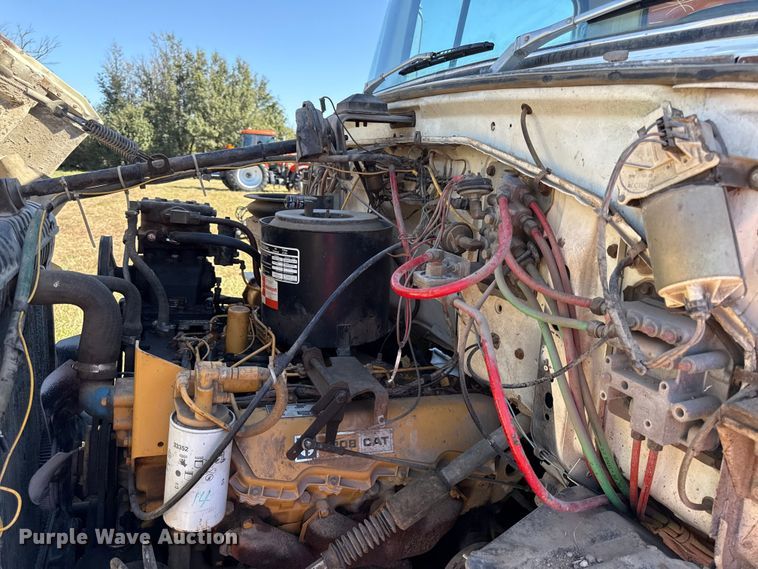 image for item DY8332 1982 Ford F7000 grain truck