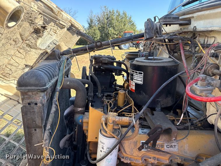 image for item DY8332 1982 Ford F7000 grain truck