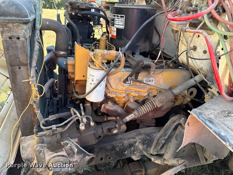 image for item DY8332 1982 Ford F7000 grain truck