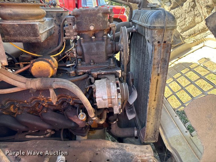 image for item DY8332 1982 Ford F7000 grain truck