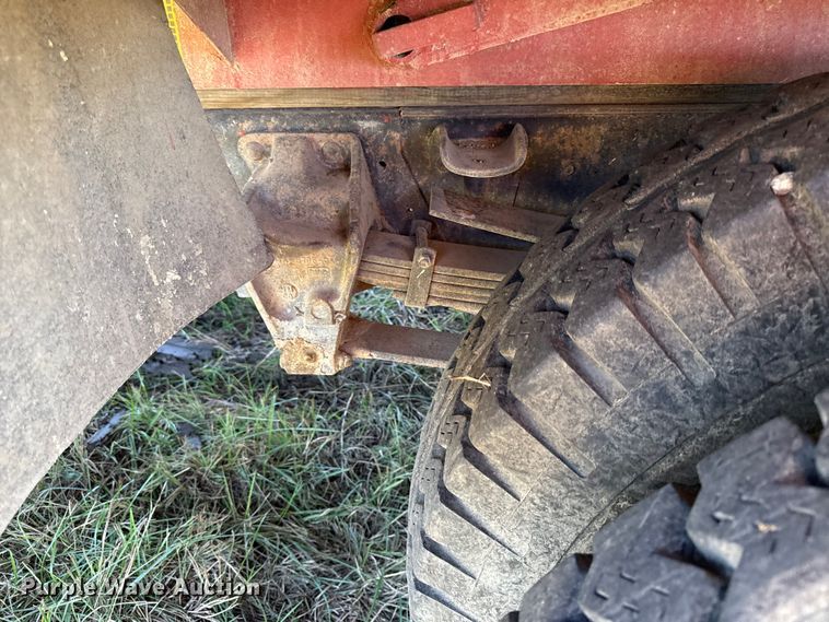 image for item DY8332 1982 Ford F7000 grain truck