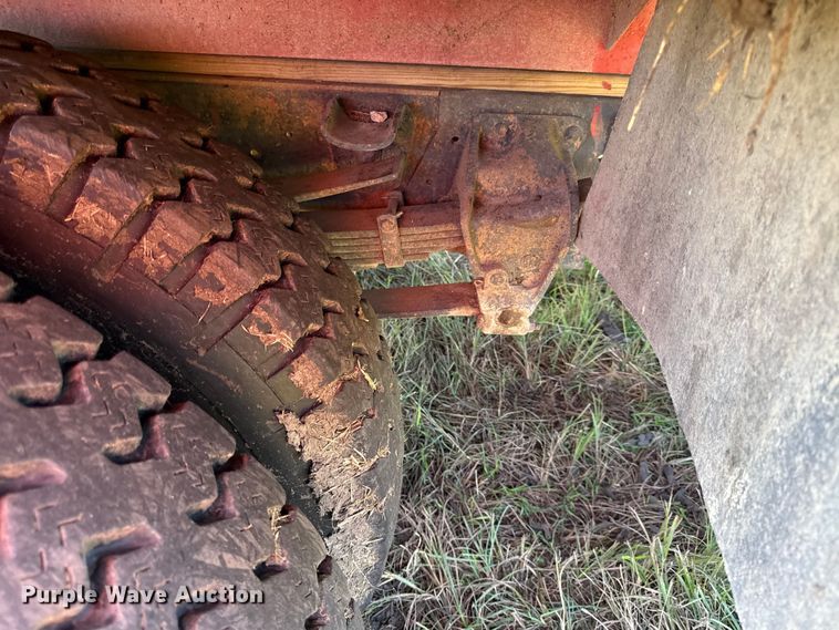 image for item DY8332 1982 Ford F7000 grain truck