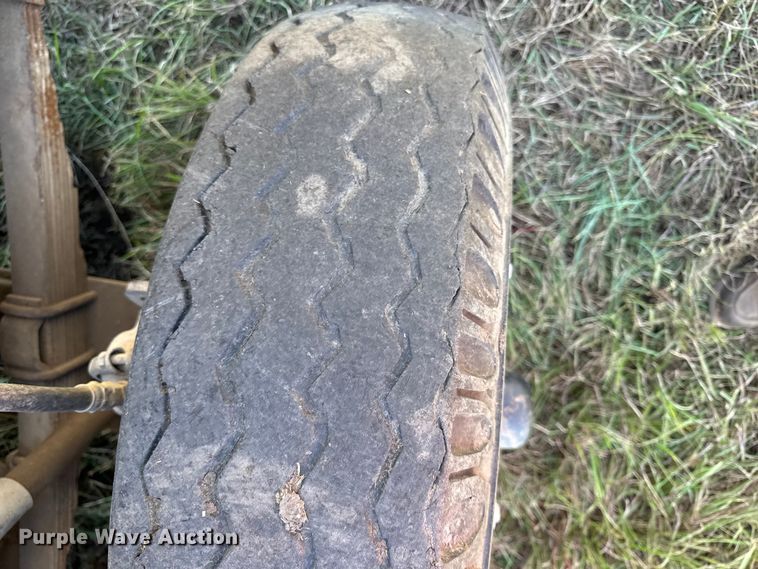 image for item DY8332 1982 Ford F7000 grain truck