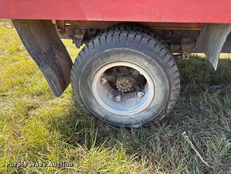 image for item DY8332 1982 Ford F7000 grain truck