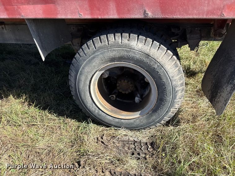 image for item DY8332 1982 Ford F7000 grain truck