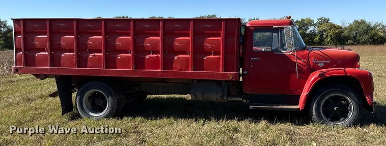 image for item DY8333 1966 International 1600 grain truck